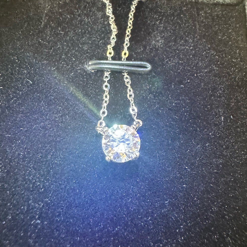 925 Sterling Silver Necklace. 1 Carat VVS1 Moissanite. Only Worn For Pictures.